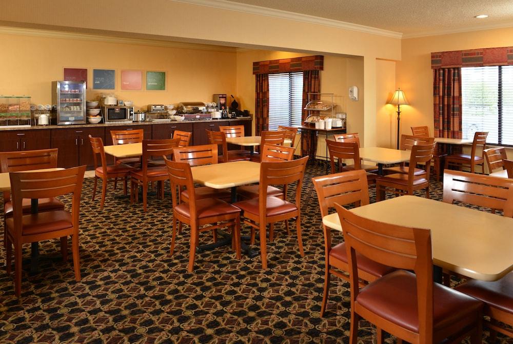 ホテル コンフォート スイーツ プレストンズバーグ ウエスト Prestonsburg エクステリア 写真
